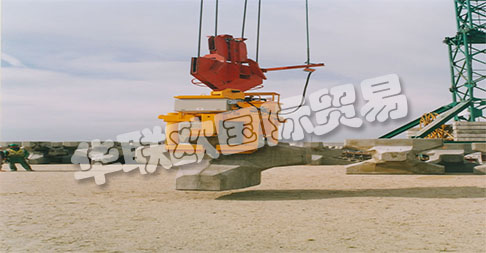 ACIMEX于1971年在法國(guó)創(chuàng)立，在鋼鐵和機(jī)械工業(yè)服務(wù)領(lǐng)域首次獲得法國(guó)在夾持和提升金屬板和鋼板領(lǐng)域的聲譽(yù)。該公司隨后擴(kuò)展了其在混凝土和管道領(lǐng)域的專業(yè)知識(shí)和技能。