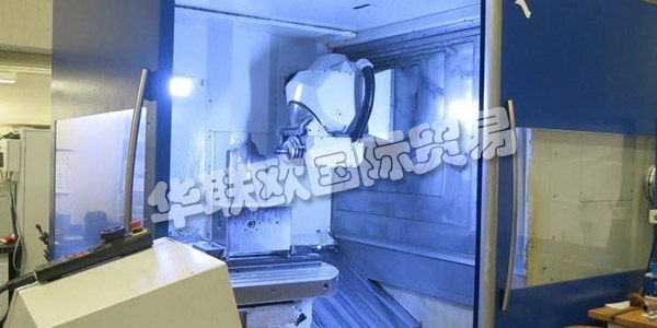 KEMMERICH現位于萊茵河畔的萊茵河畔蒙海姆，緊鄰科隆和杜塞爾多夫的交易會城市及其機場。在那里，大量的傳統以及CNC / PLC控制的金屬加工和加工機床總是可以在2200平方米的加熱展覽區觀看和演示。