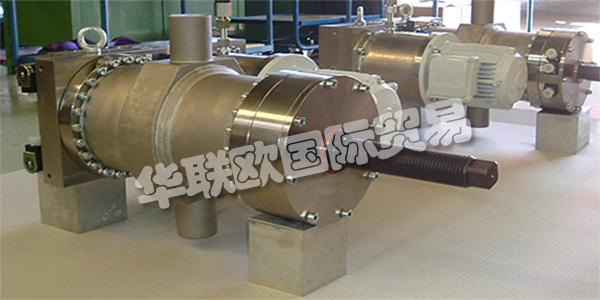 B&B HYDRAULIK-TECHNIK GmbH由Helitut Brocke和HenningB?hr于1983年在Witten-Herbede成立。目的是銷售用于骨料結(jié)構(gòu)的液壓元件和液壓附件。在短時(shí)間內(nèi)，對完整的Hydraulilk系統(tǒng)的需求變得非常大，以至于他們的生產(chǎn)開始了。