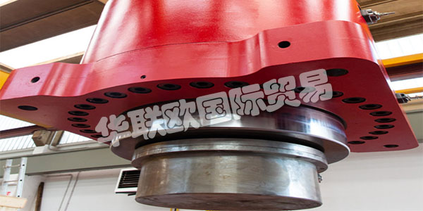 BOMBARDIERI SpA于1959年在意大利 Gazzaniga 成立,現(xiàn)在是一家私營有限公司,擁有100多名訓(xùn)練有素的員工,分為三個工廠,兩個在意大利北部,一個在墨西哥。