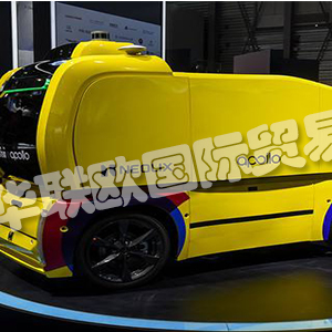 SmartFactoryJapan2019追加智能物流設(shè)備專區(qū),擴大工廠自動化并吸引物流業(yè)。圖為發(fā)那科對外賓展示其物聯(lián)網(wǎng)體系技術(shù)