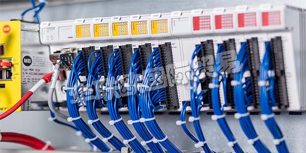 德國(guó)FUTRONIC主要產(chǎn)品:FUTRONIC控制器、伺服驅(qū)動(dòng)器等。FUTRONIC是玻璃制造行業(yè)機(jī)器和設(shè)備制造商的復(fù)雜自動(dòng)化解決方案的全球領(lǐng)先供應(yīng)商之一。此外,他們憑借為工業(yè)自動(dòng)化和其他行業(yè)領(lǐng)域的供應(yīng)商和制造商提供的創(chuàng)新產(chǎn)品和服務(wù),為自己贏得了名聲。