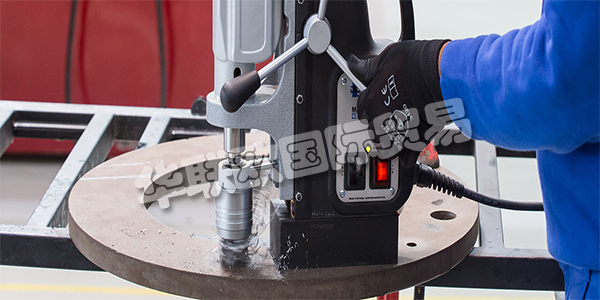 德國BDS主要產品：BDS鉆孔機、切割機等。BDS總部位于德國門興格拉德巴赫，他們的簡單高效策略經過優化，可持續生產最優質的磁芯鉆孔機，巖芯鉆機和邊緣加工機。超過100個國家依靠BDS提供專業，強大，優質的機器，甚至可以處理最棘手的金屬加工作業。