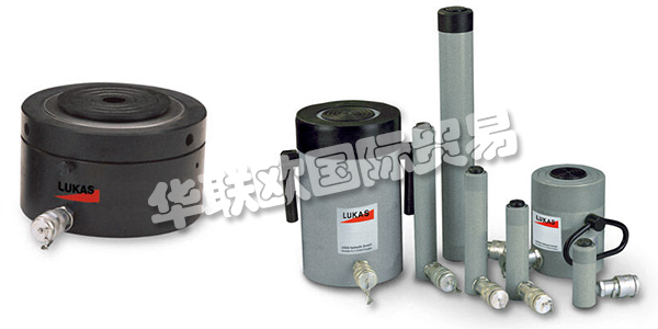 LUKAS是第一家開(kāi)發(fā)用于救援作業(yè)的液壓切割設(shè)備的供應(yīng)商。這為整個(gè)行業(yè)奠定了基礎(chǔ)。如今，LUKAS團(tuán)隊(duì)孜孜以求，以精準(zhǔn)，熱情的方式生產(chǎn)每一種產(chǎn)品。起重的材料需要移動(dòng)時(shí)，或者工廠中的大型設(shè)備等在使用一段時(shí)間后需要檢修，檢修位置經(jīng)常出現(xiàn)在設(shè)備底端，這時(shí)就需要用液壓缸對(duì)設(shè)備先進(jìn)行頂升后才有足夠空間來(lái)檢修。LUKAS提供的液壓缸起重噸位最大至1100噸，可輕松應(yīng)對(duì)各種大型設(shè)備的頂升操作。下文為您介紹LUKAS氣缸。